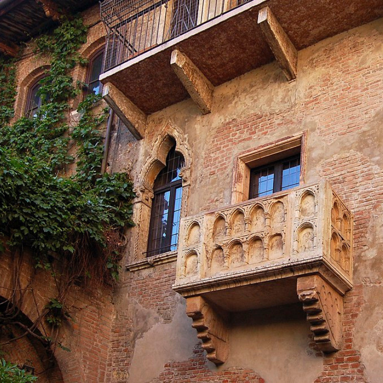 Coworking Verona Centro: il Coworking davanti al balcone di Giulietta
